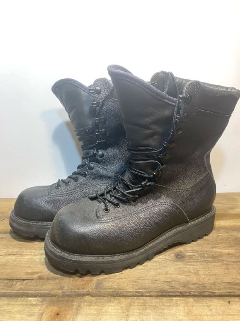 Canadian Wet Weather Combat Boots Size 250/106 US 7.5 GORETEX And Vibram Sole